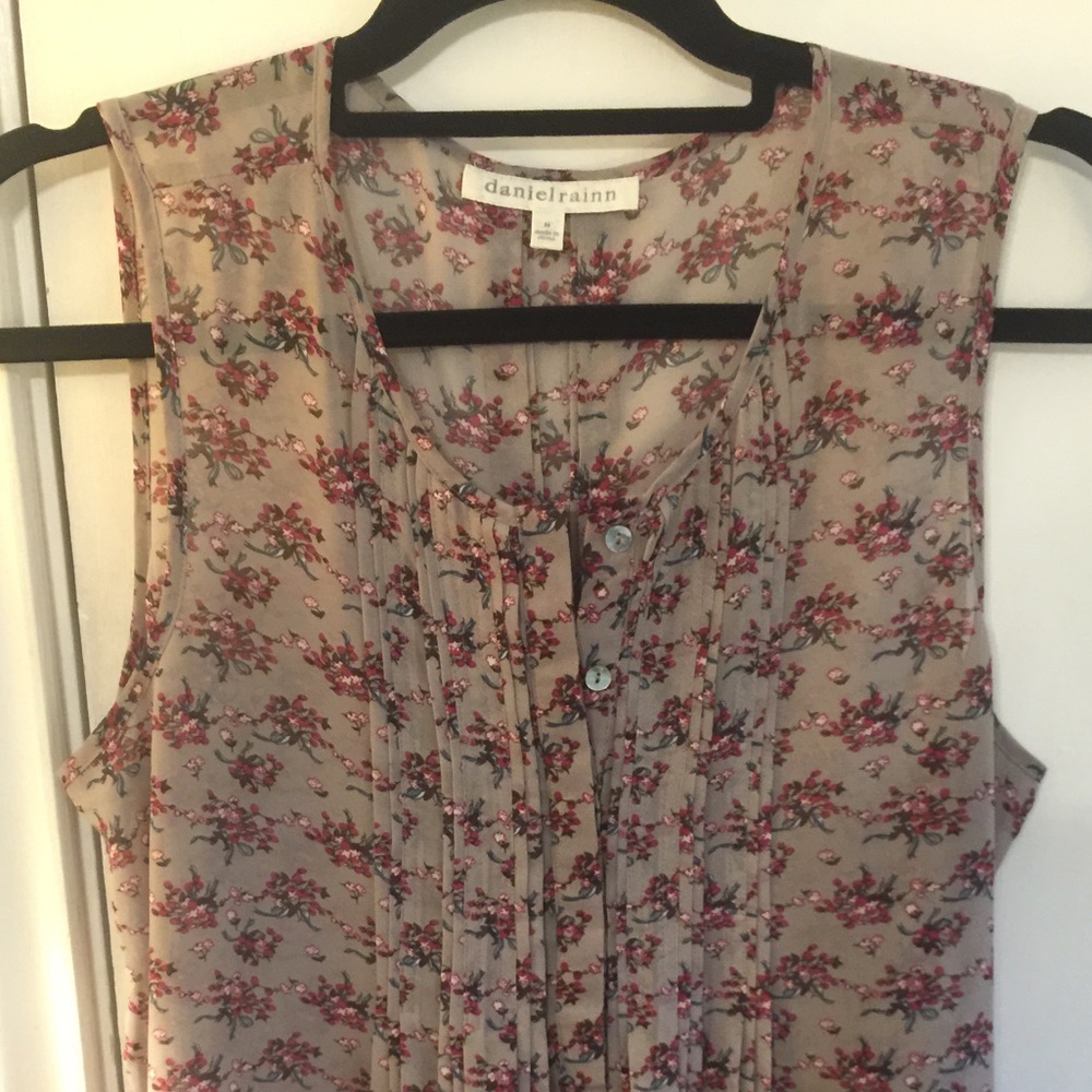 Daniel Rainn gray floral tank
